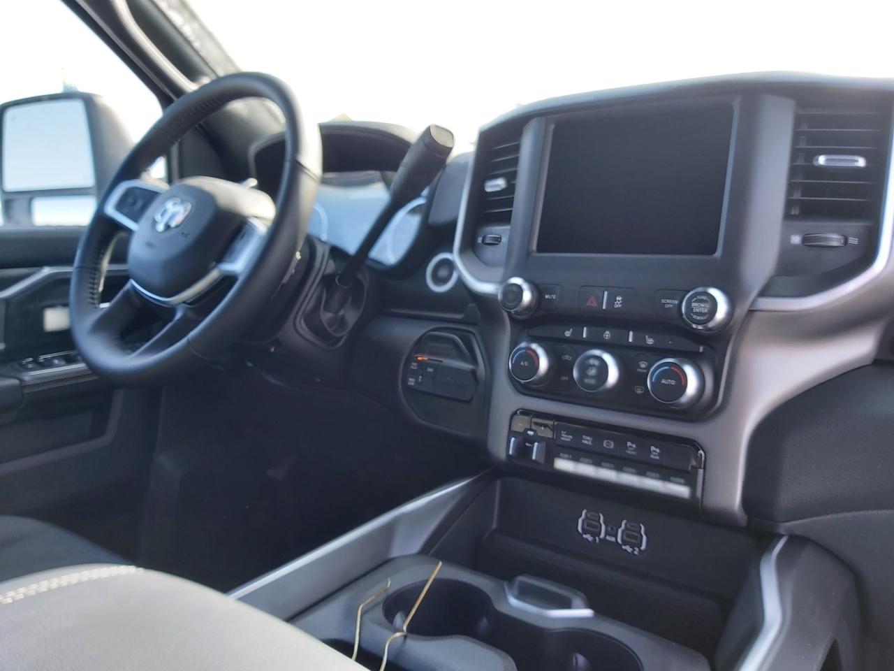 2023 RAM 3500 Big Horn Photo