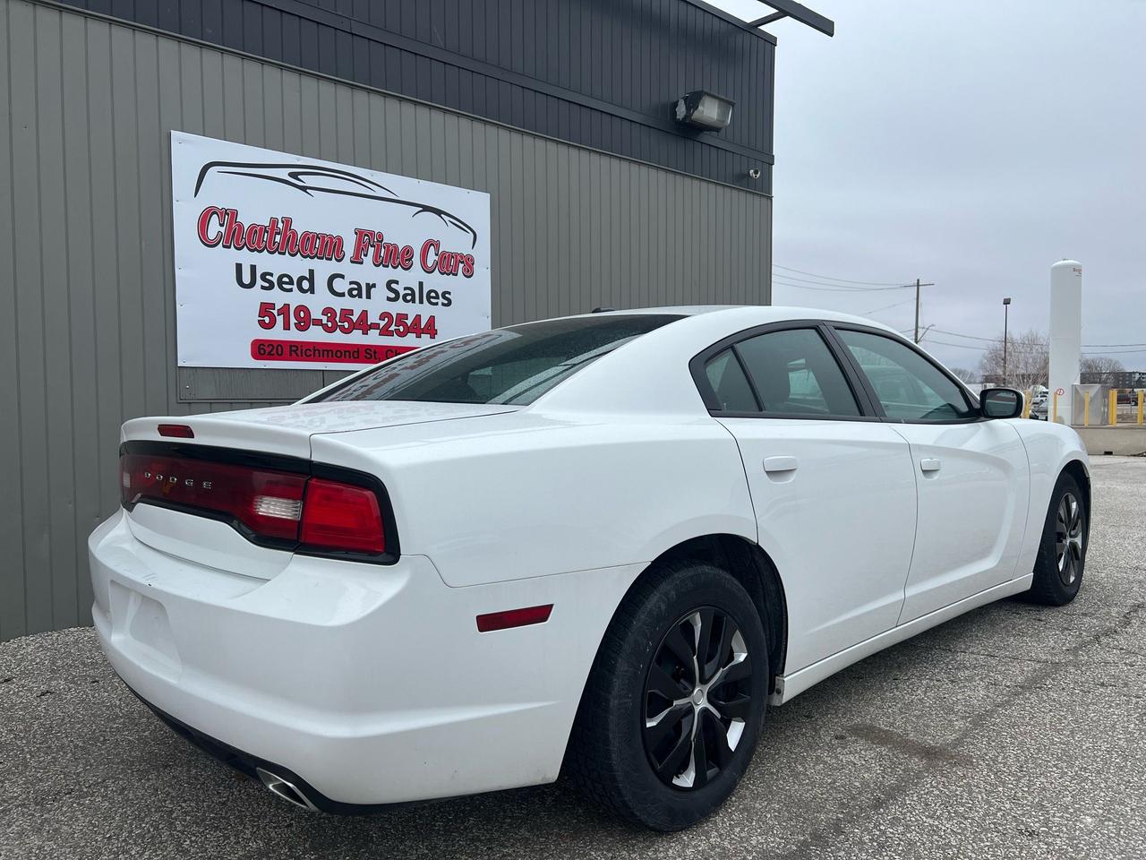 2013 Dodge Charger SXT - Photo #3