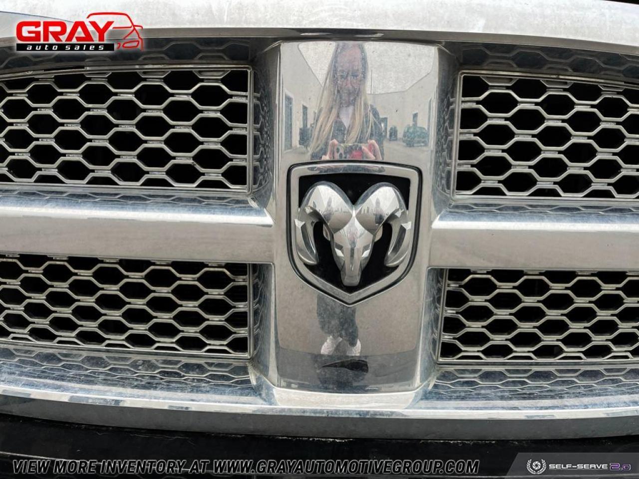 2011 RAM 1500 4WD Crew Cab 140.5" Laramie - Photo #12