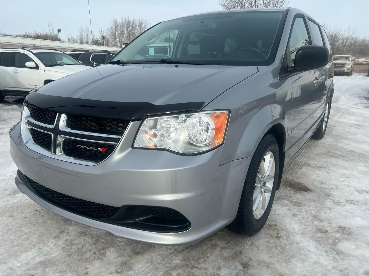 2015 Dodge Grand Caravan SXT / Stow N Go / Back up Camera / DVD - Photo #1