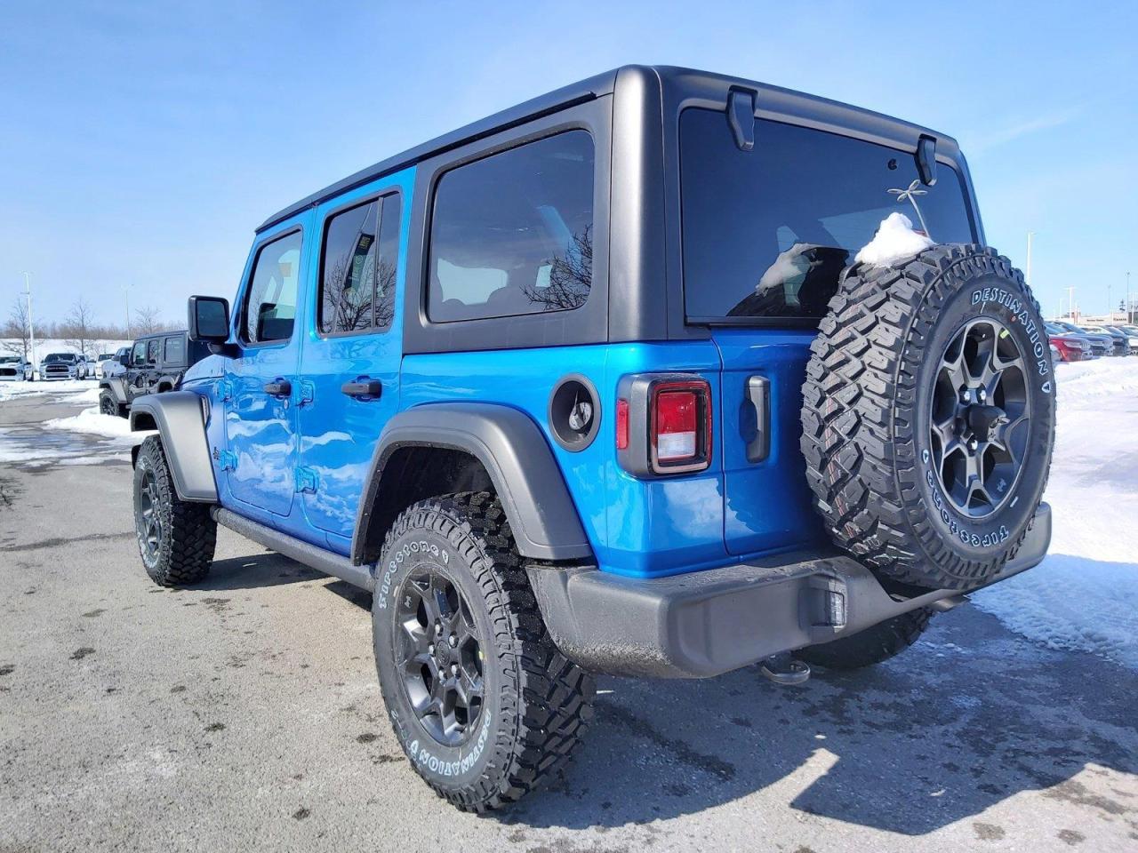 2023 Jeep Wrangler SPORT Photo4
