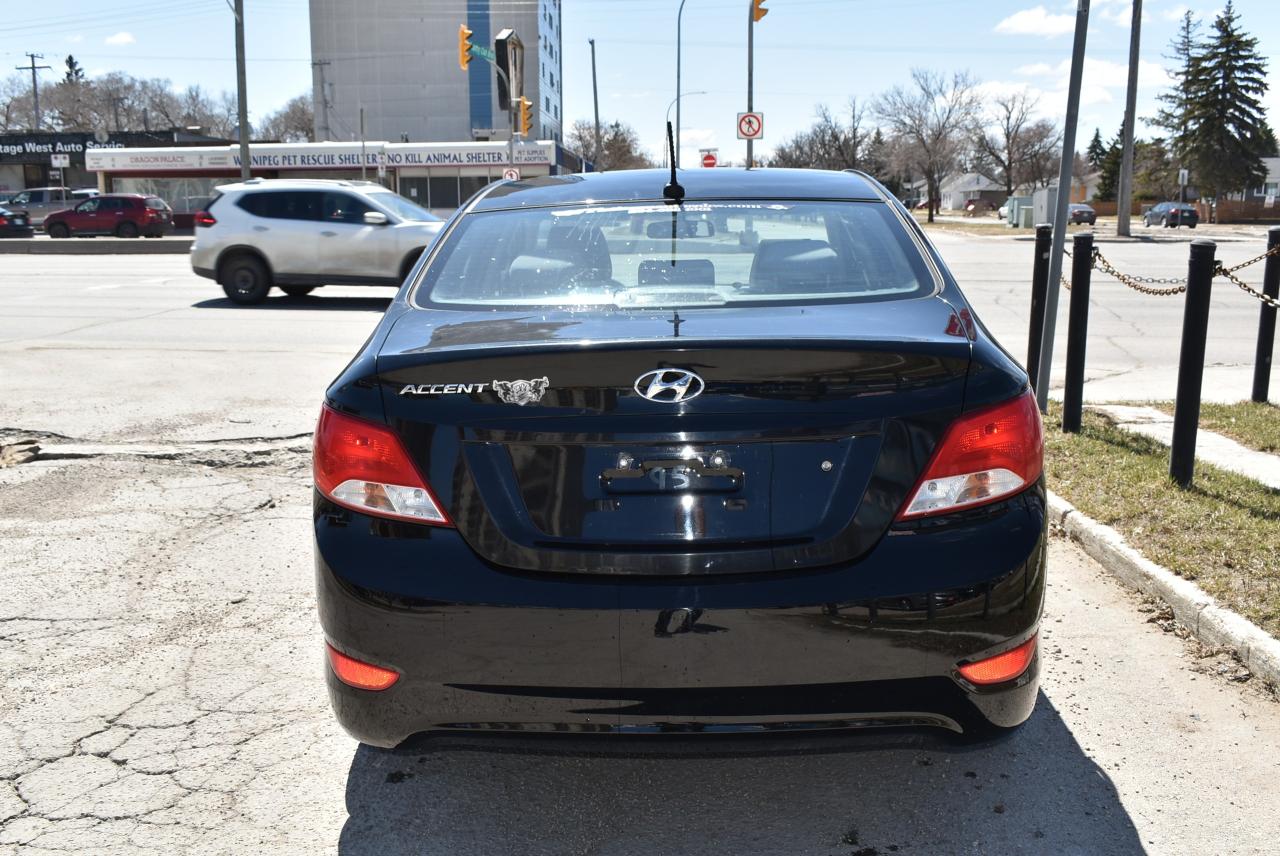 2017 Hyundai Accent SE - Photo #5