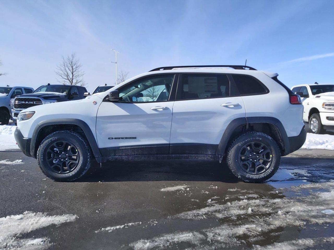 2023 Jeep Cherokee Trailhawk Photo3