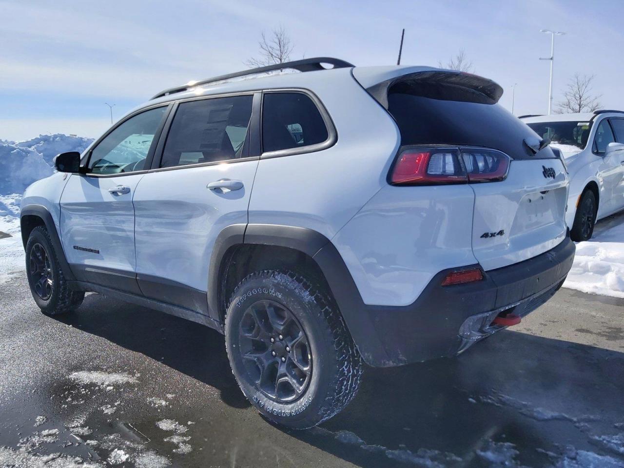 2023 Jeep Cherokee Trailhawk Photo4