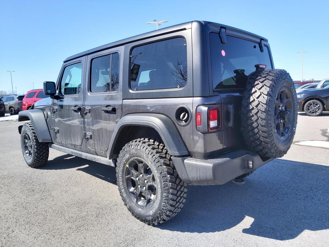 2023 Jeep Wrangler SPORT Photo4