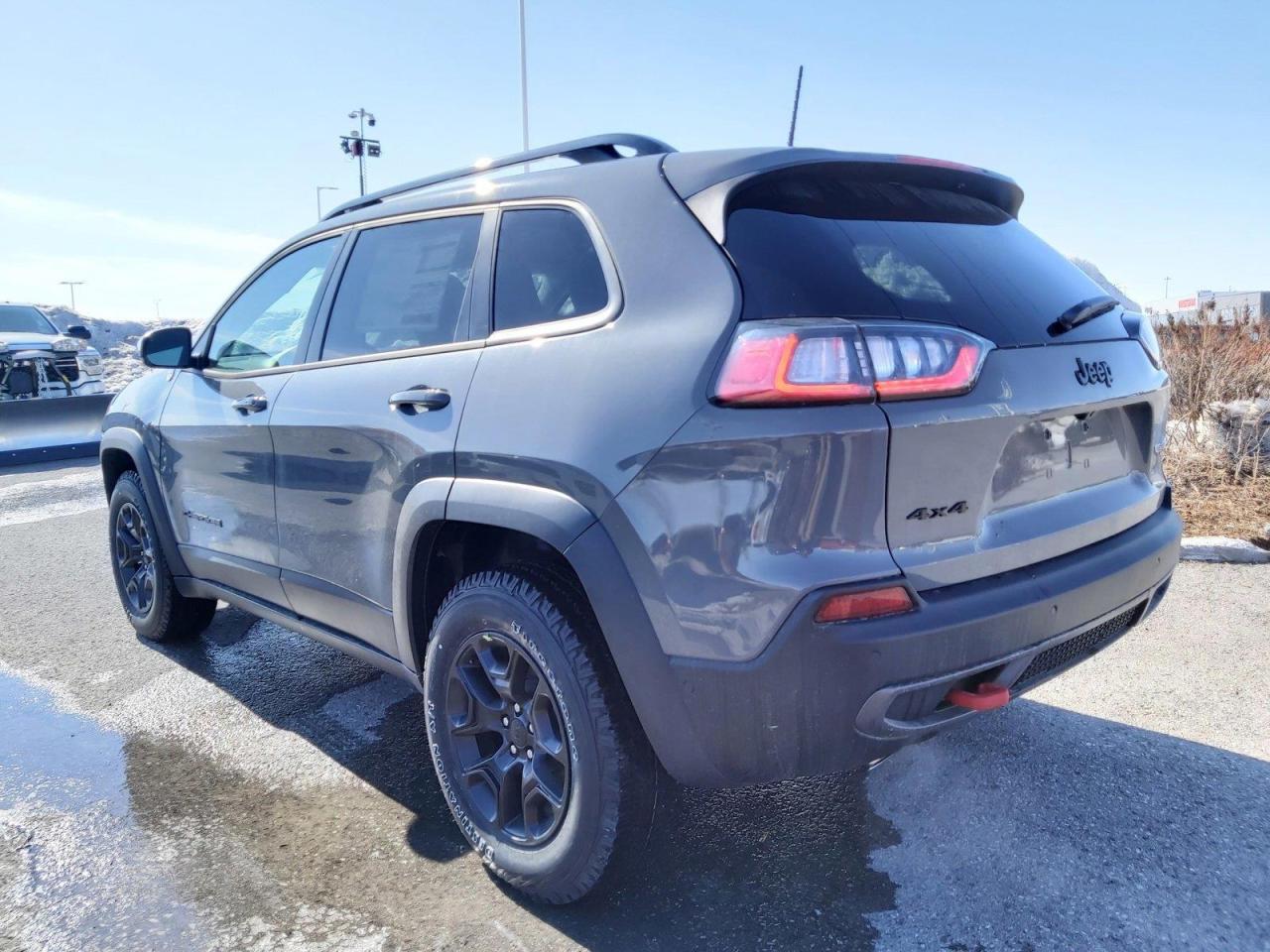 2023 Jeep Cherokee Trailhawk Photo4