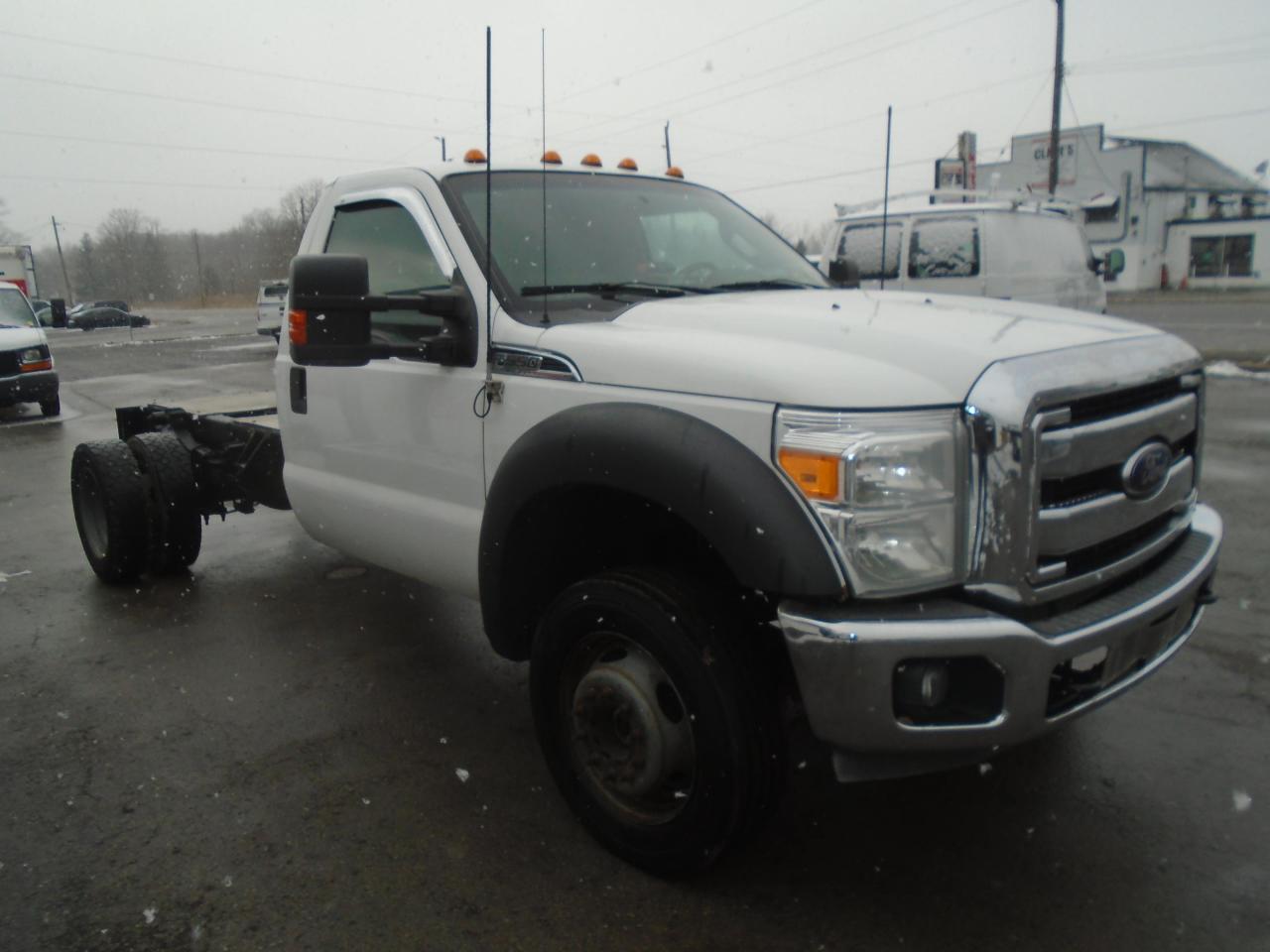 2015 Ford F-550 4WD Reg Cab 165  WB 84  CA XLT