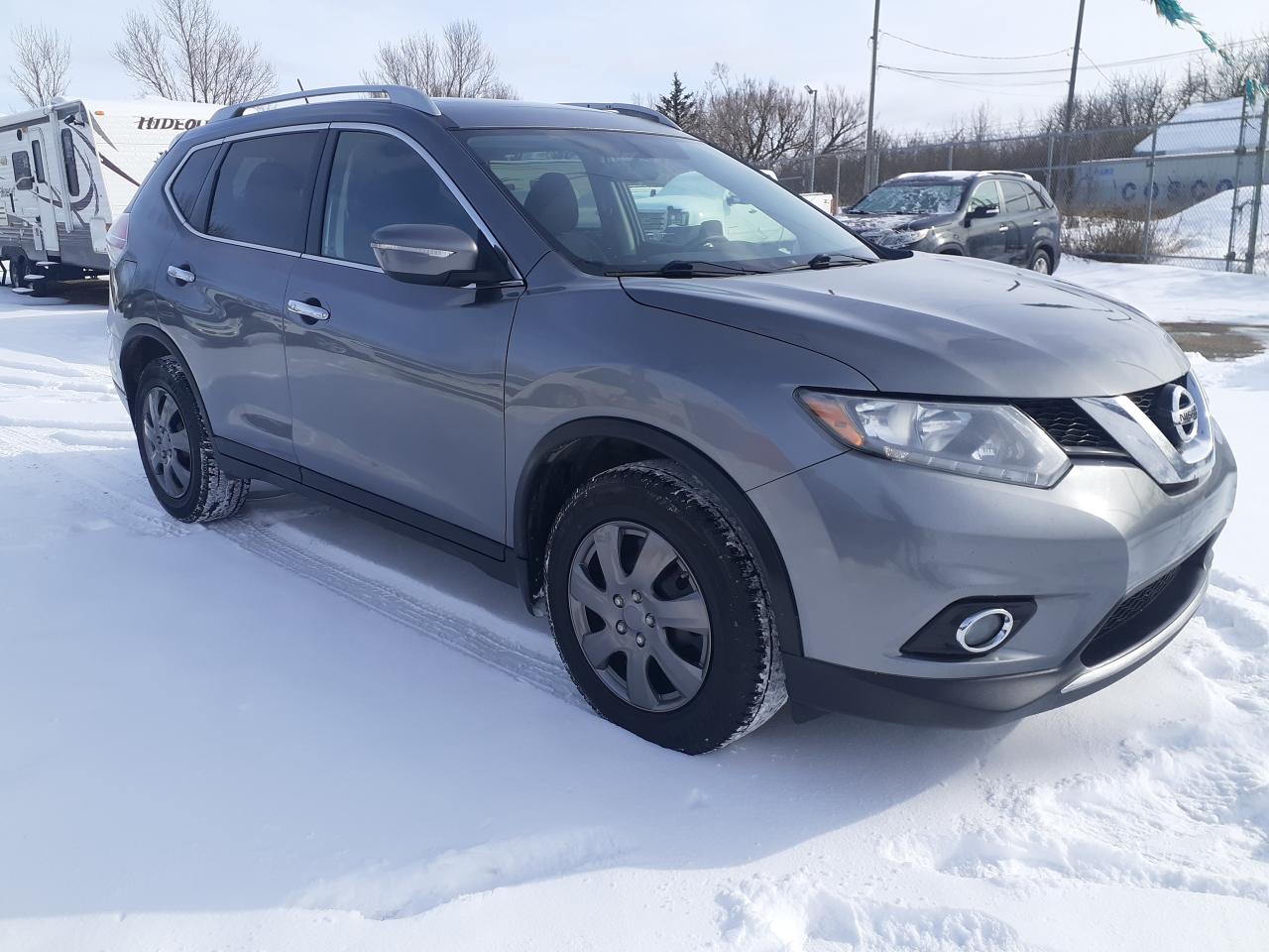 2014 Nissan Rogue SV, Pano Roof, Htd Seats, Bu Cam, Remote start - Photo #1