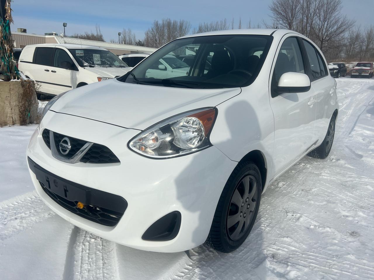 2016 Nissan Micra SV / Automatic - Photo #1