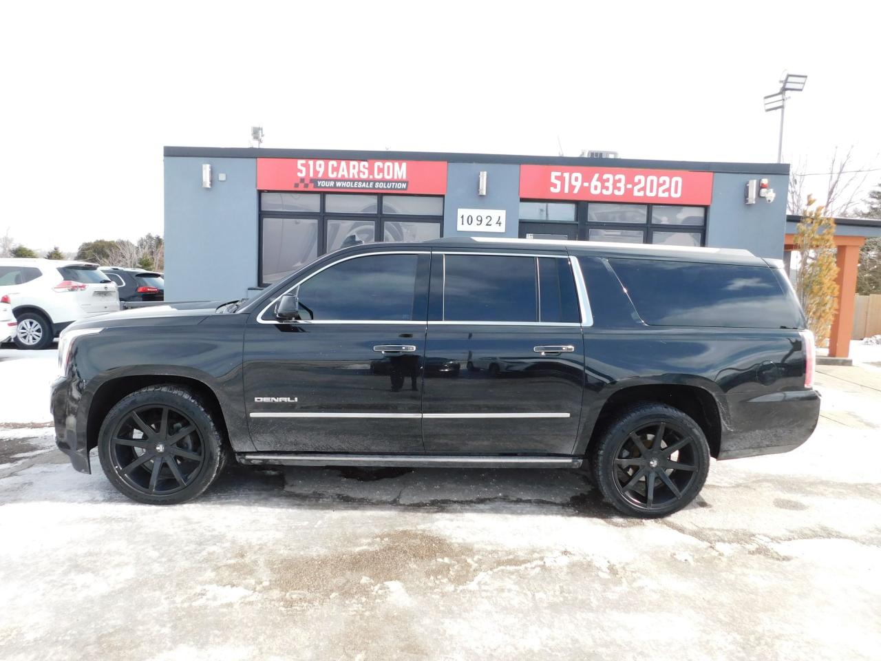 2016 GMC Yukon XL | Leather | Sunroof | Nav | Heated Seats - Photo #1