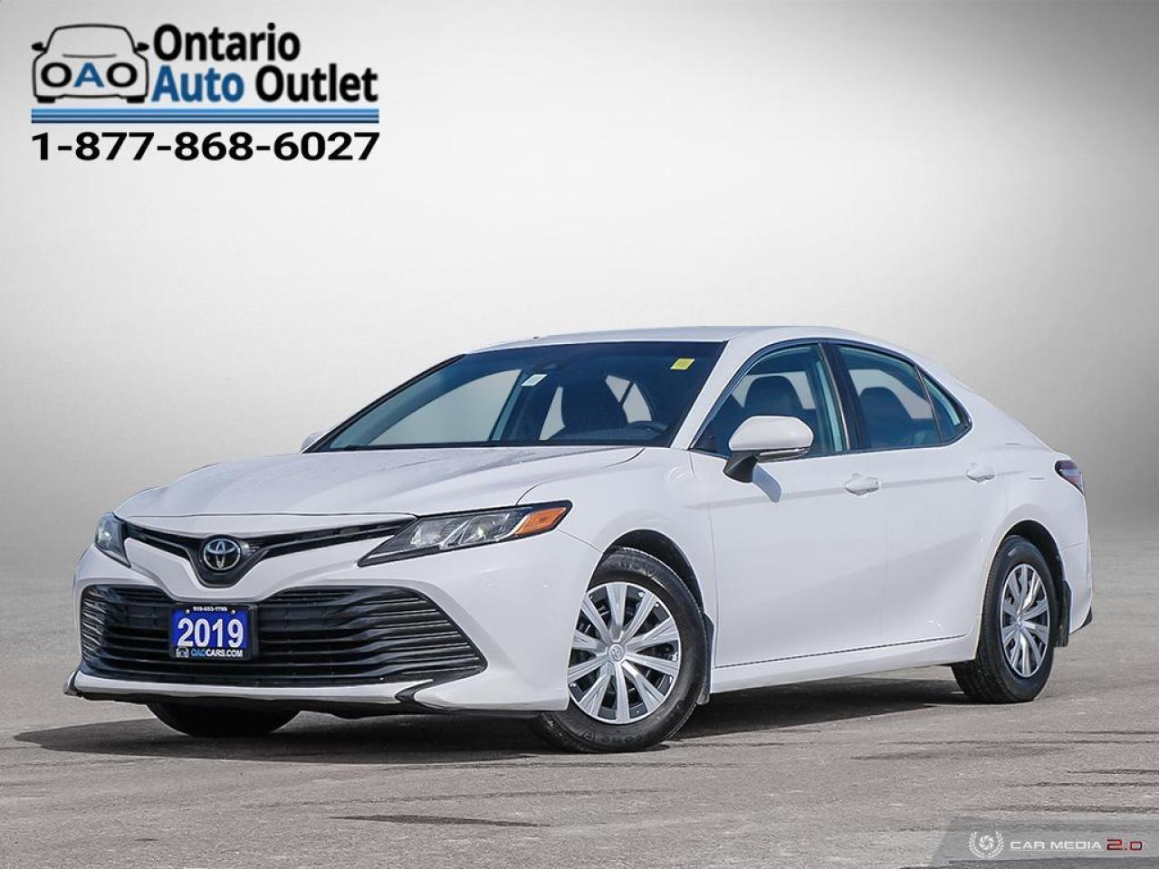 2019 Toyota Camry LE / NO ACCIDENTS / HEATED SEATS / BLUETOOTH