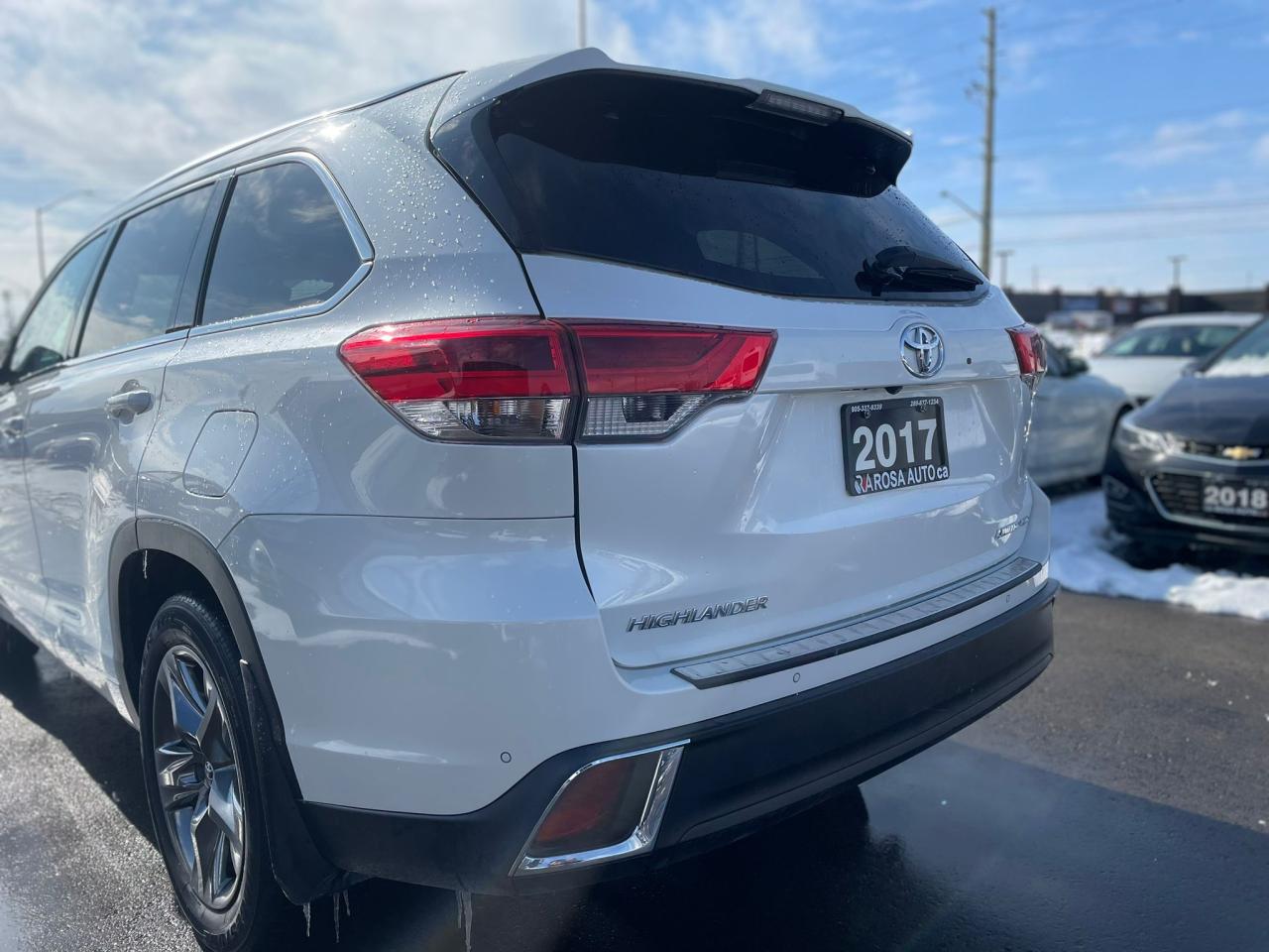 2017 Toyota Highlander AWD 4dr Limited NAVIGATION PANORAMIC LEATHER B-CAM Photo3