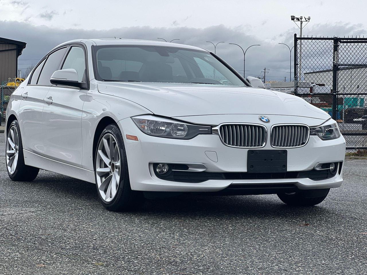 2013 BMW 3 Series 4dr Sdn 320i xDrive AWD