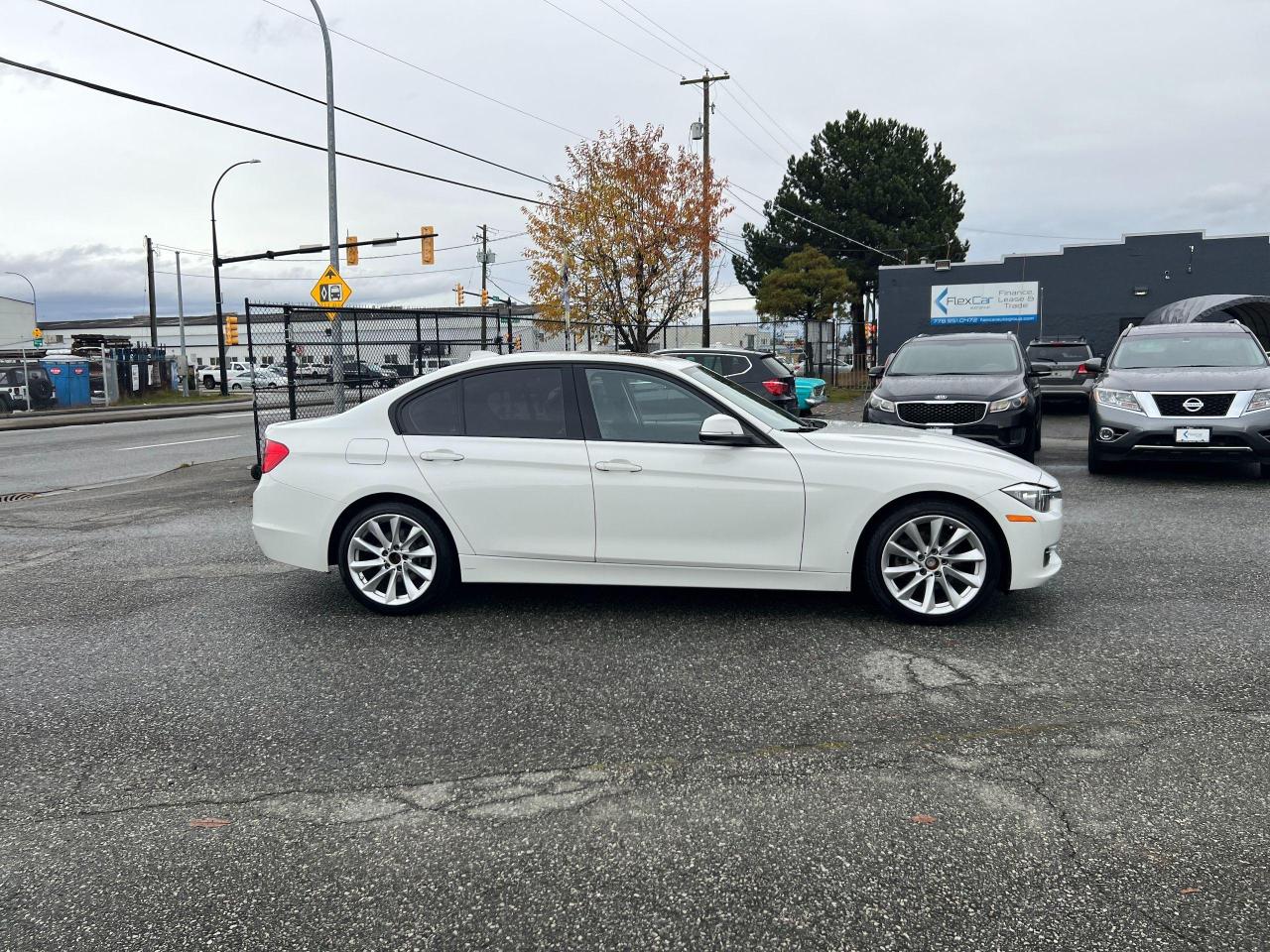 2013 BMW 3 Series 4dr Sdn 320i xDrive AWD - Photo #4