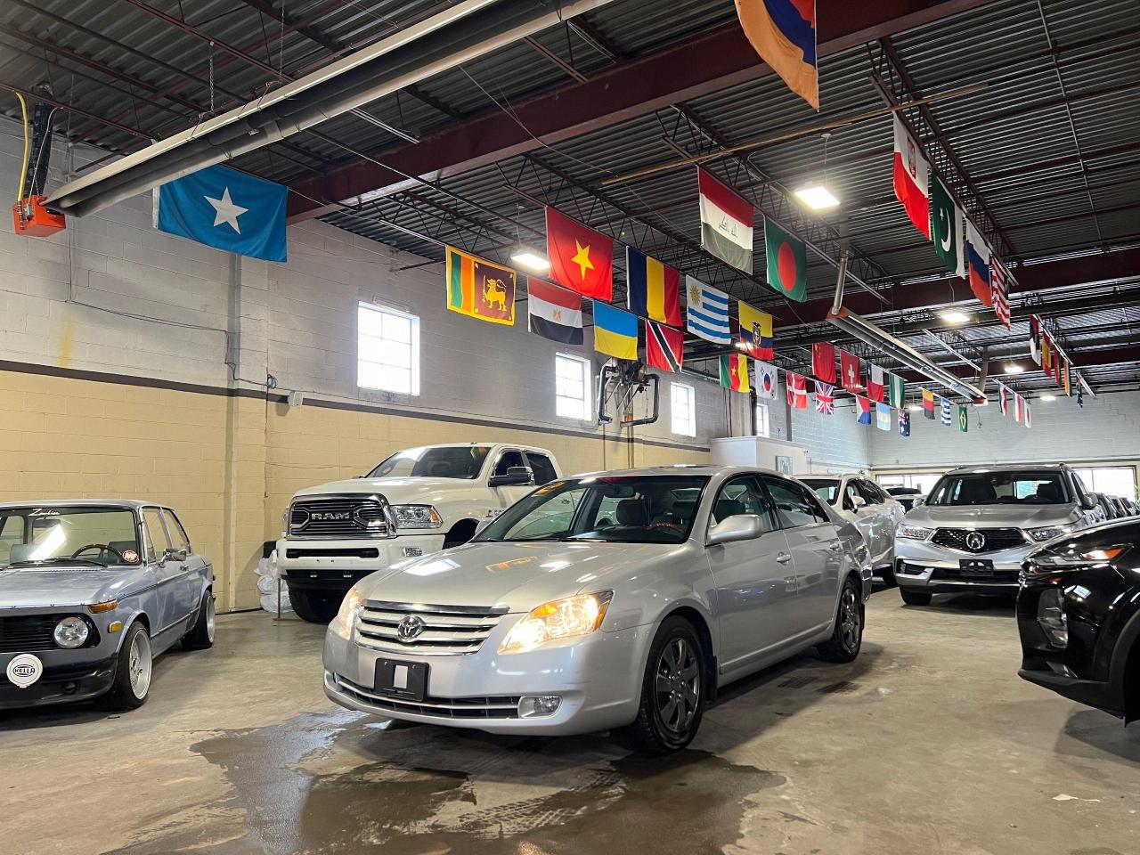 2005 Toyota Avalon XLS XLS - Photo #1