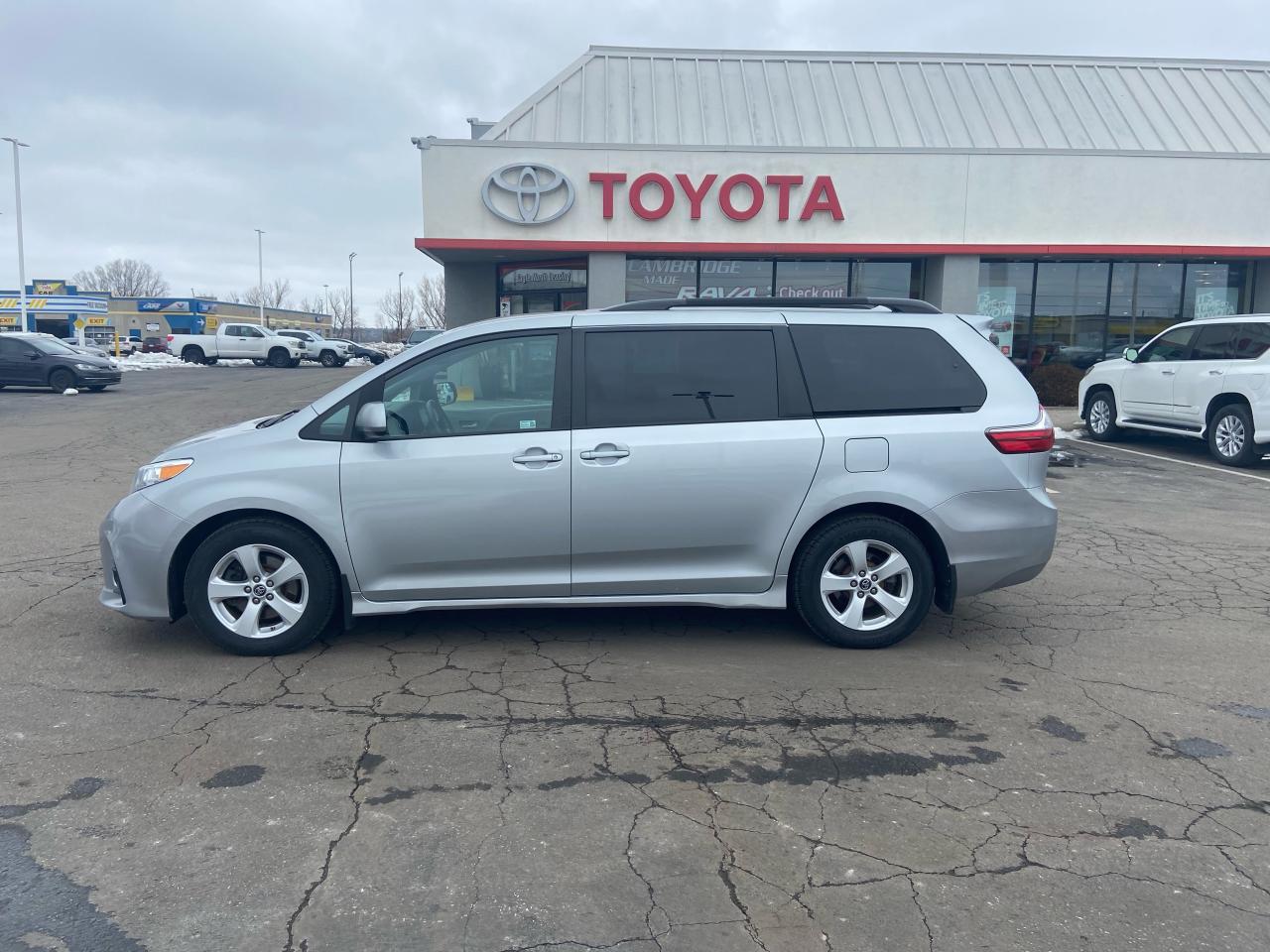 Used 2020 Toyota Sienna LE for sale in Cambridge, ON
