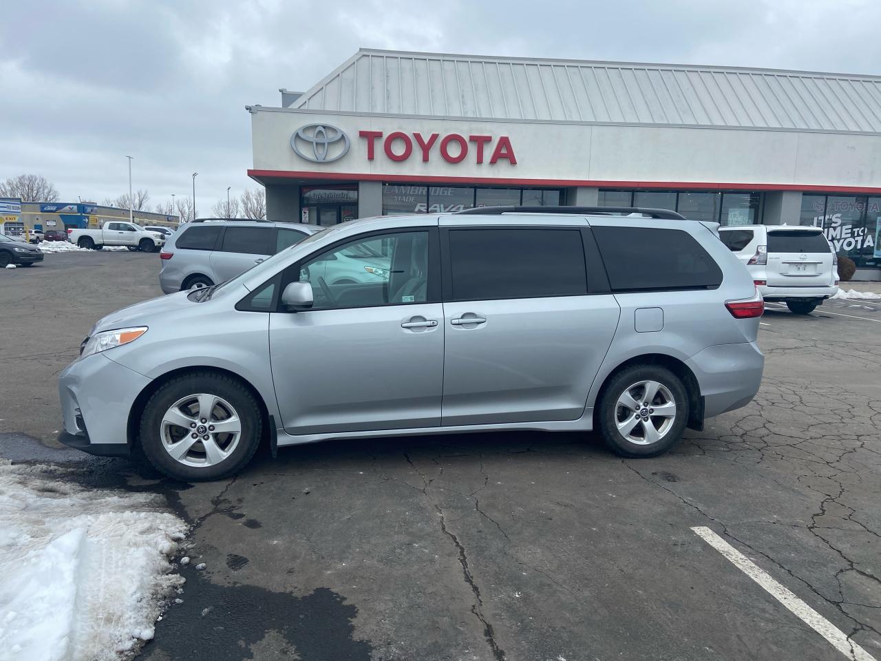 Used 2020 Toyota Sienna LE for sale in Cambridge, ON