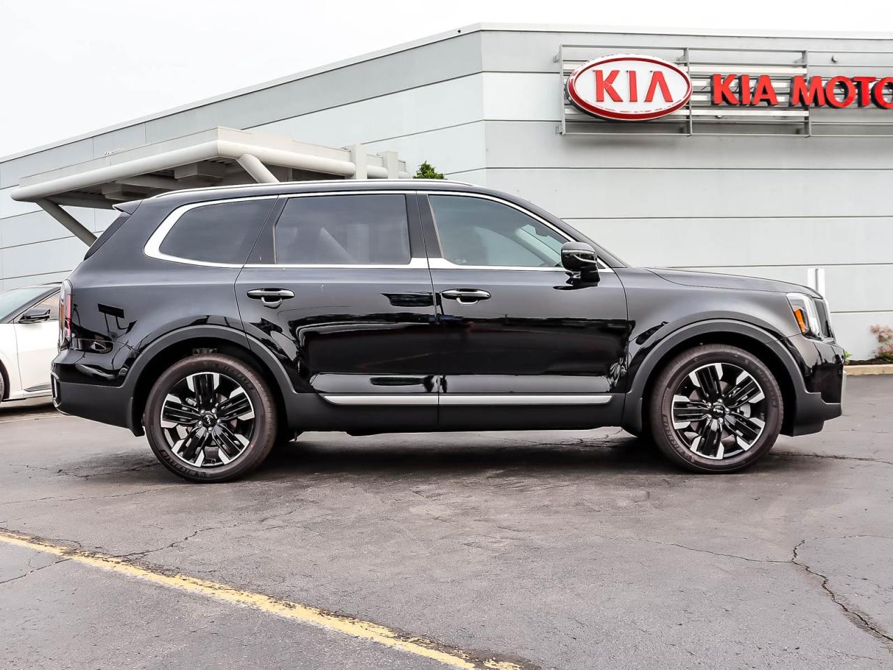 2023 Kia Telluride SX LIMITED| DEMO UNIT| ORDER YOURS TODAY! SUV OF THE YEAR! Photo2