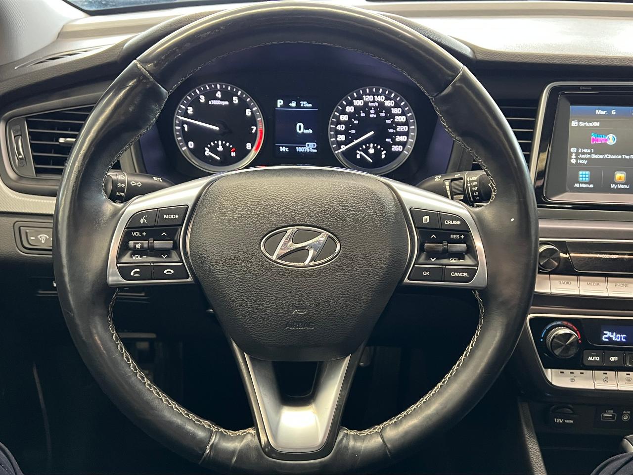 2018 Hyundai Sonata Sport+Roof+Leather+New Tires & Brakes+CLEAN CARFAX - Photo #9