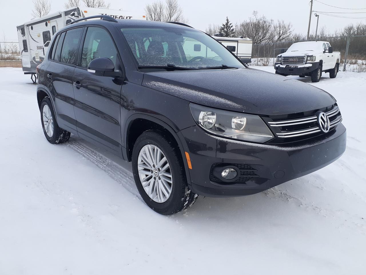 2016 Volkswagen Tiguan AWD, BU Cam, Htd Seats, Push button start - Photo #2