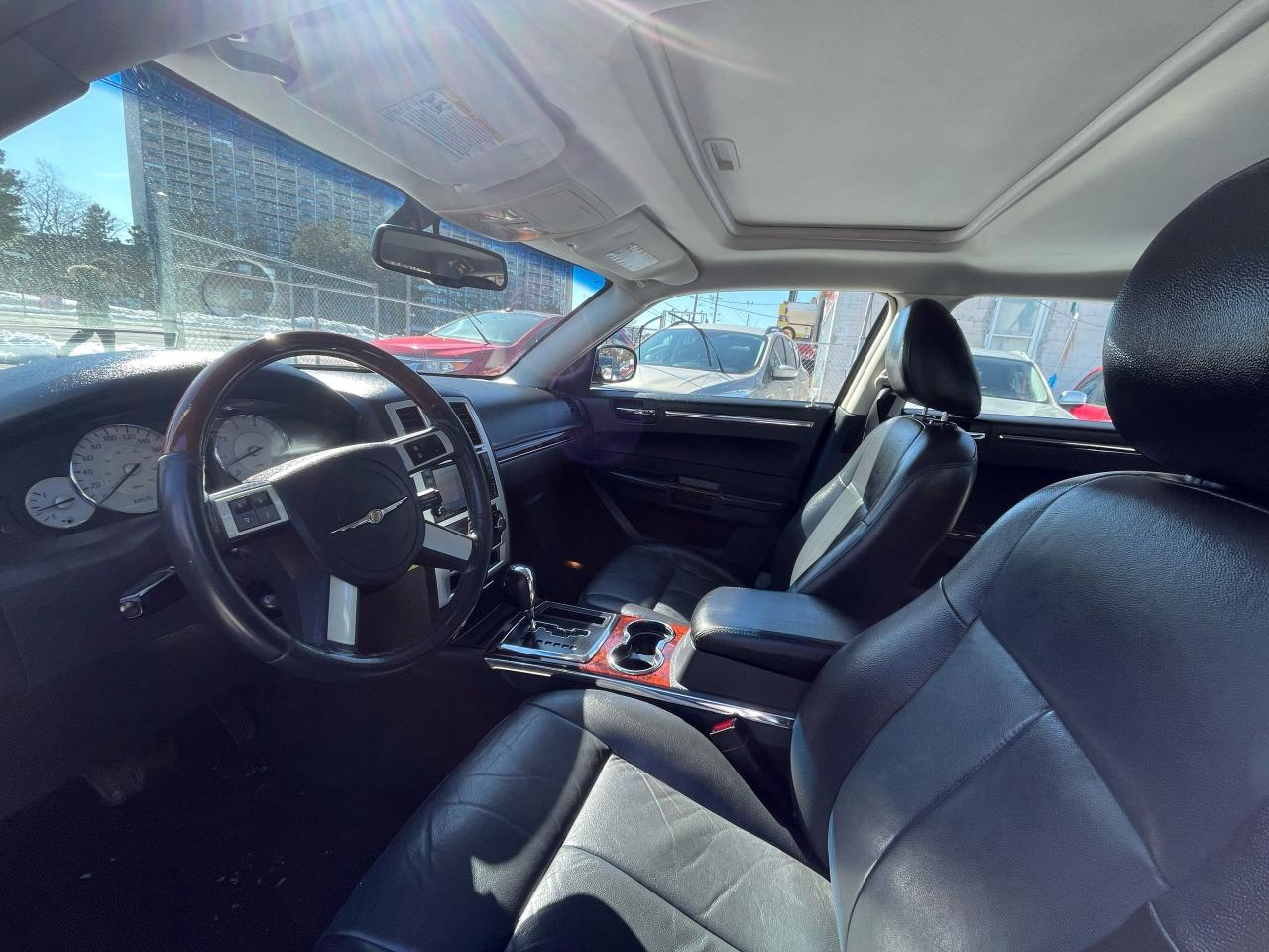 2009 Chrysler 300 Comes with sunroof, Leather seats, Cruise control, Heated seats, Bluetooth,Aux And Alloy wheels in this 300 Limited - Photo #9