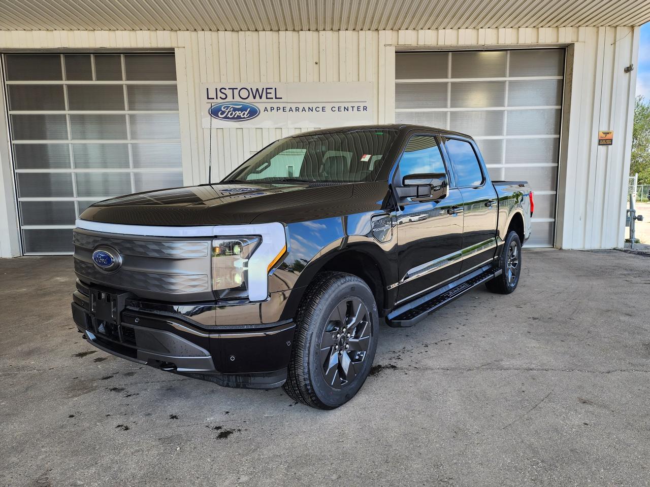 Image - 2023 Ford F-150 Lightning Lariat