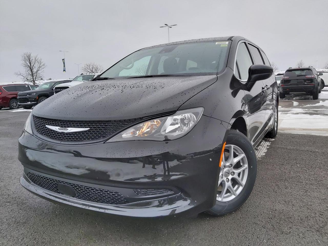 2023 Dodge Grand Caravan SXT Photo2