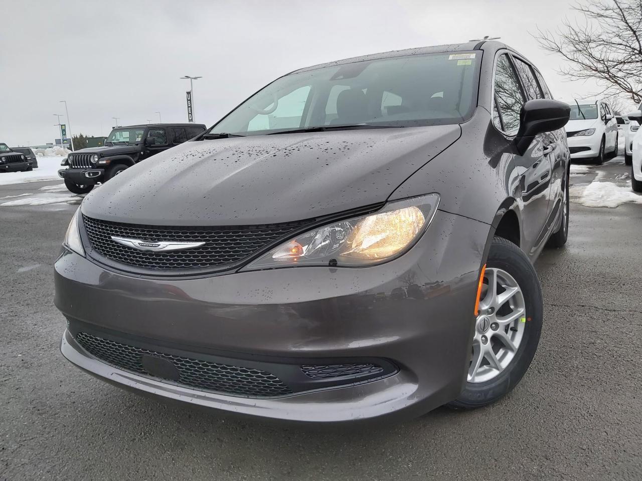 2023 Dodge Grand Caravan SXT Photo2