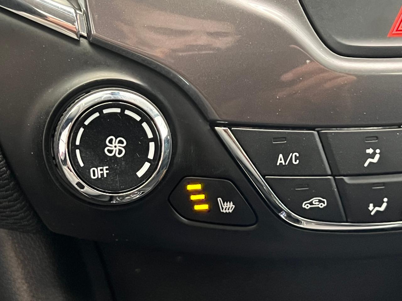 2017 Chevrolet Cruze LT+Camera+ApplePlay+Cruise+Clean Carfax - Photo #35