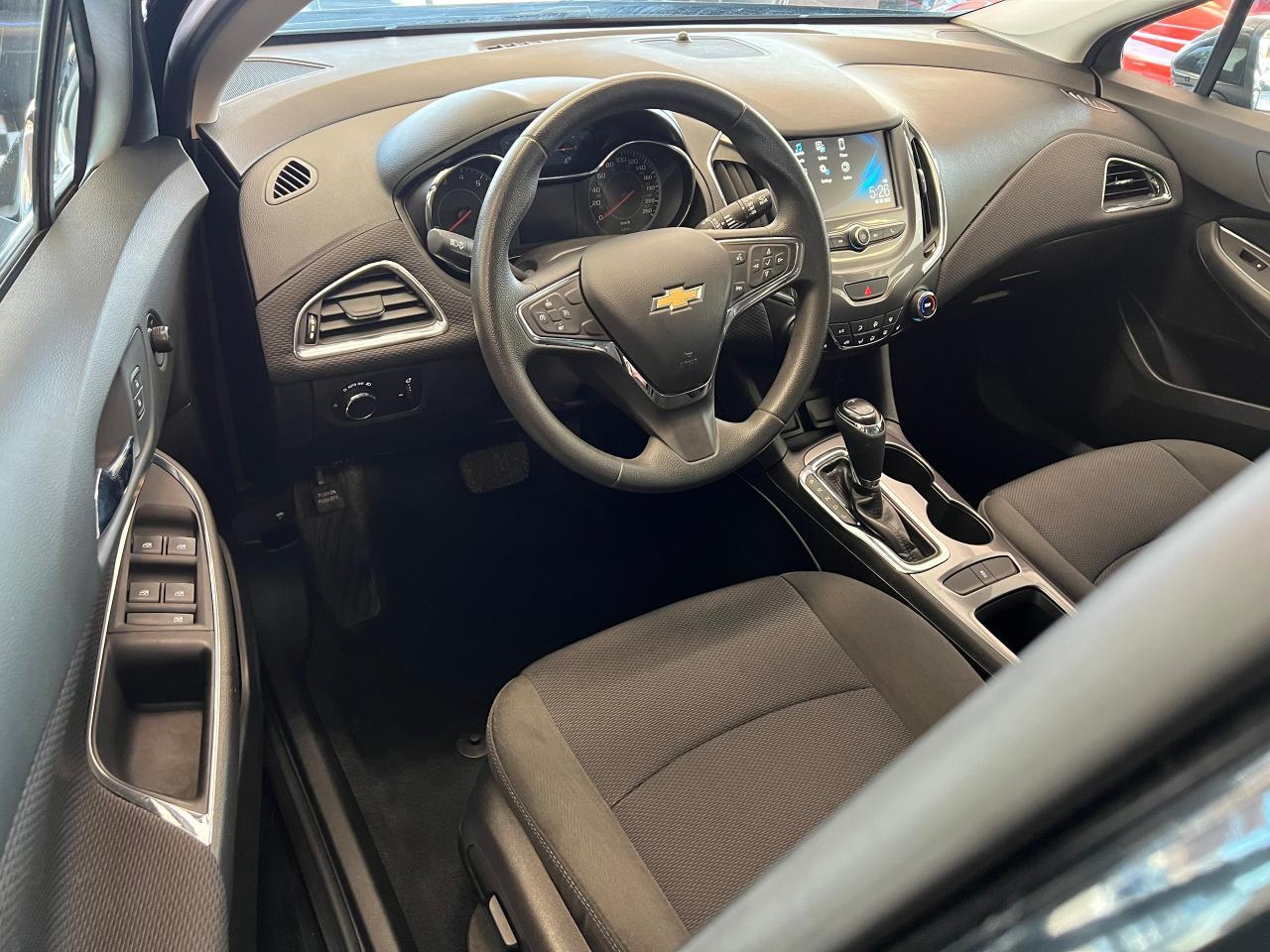 2017 Chevrolet Cruze LT+Camera+ApplePlay+Cruise+Clean Carfax - Photo #18