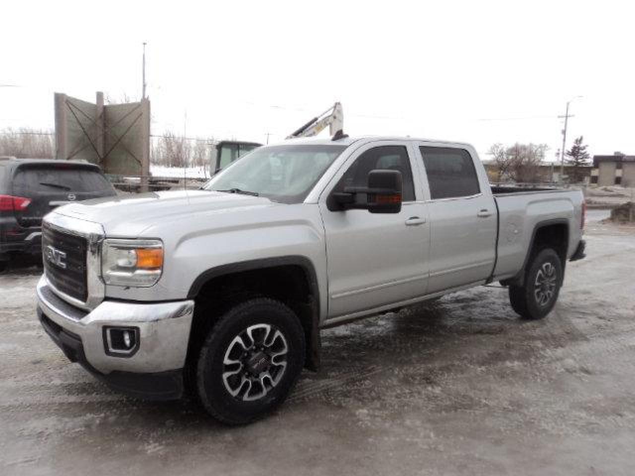 Used 2017 GMC Sierra 2500 HD 4X4 SLE CREW CAB for sale in Winnipeg, MB