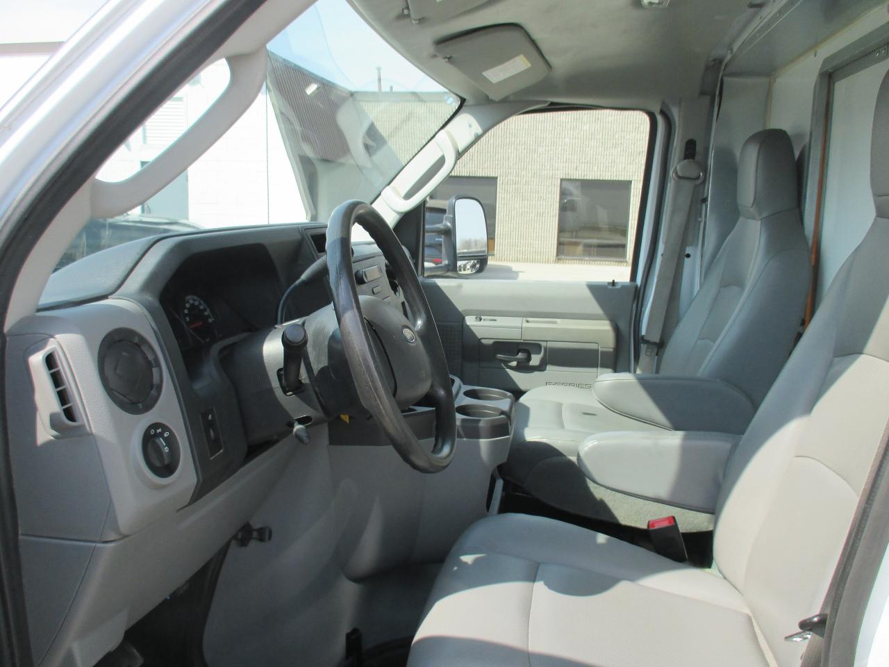 2019 Ford E450 E-450 DRW 176" WB 16 Ft.UNICELL BODY - Photo #11