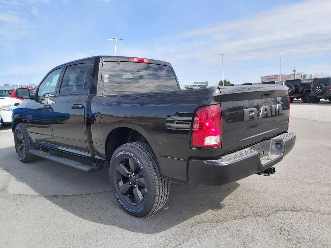 2023 RAM 1500 Classic TRADESMAN Photo4