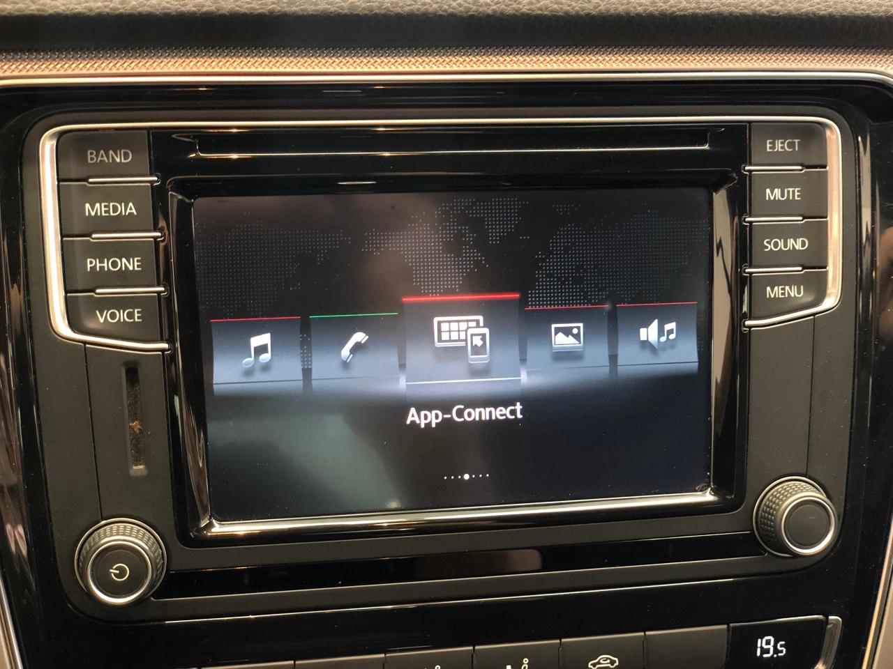 2016 Volkswagen Passat Trendline+Camera+ApplePlay+CLEAN CARFAX Photo32