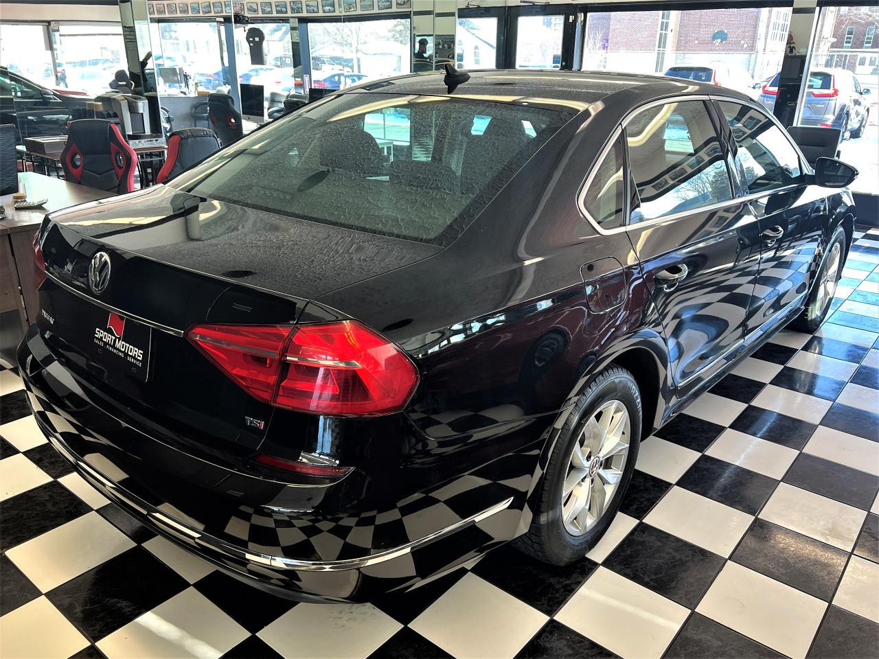 2016 Volkswagen Passat Trendline+Camera+ApplePlay+CLEAN CARFAX Photo4