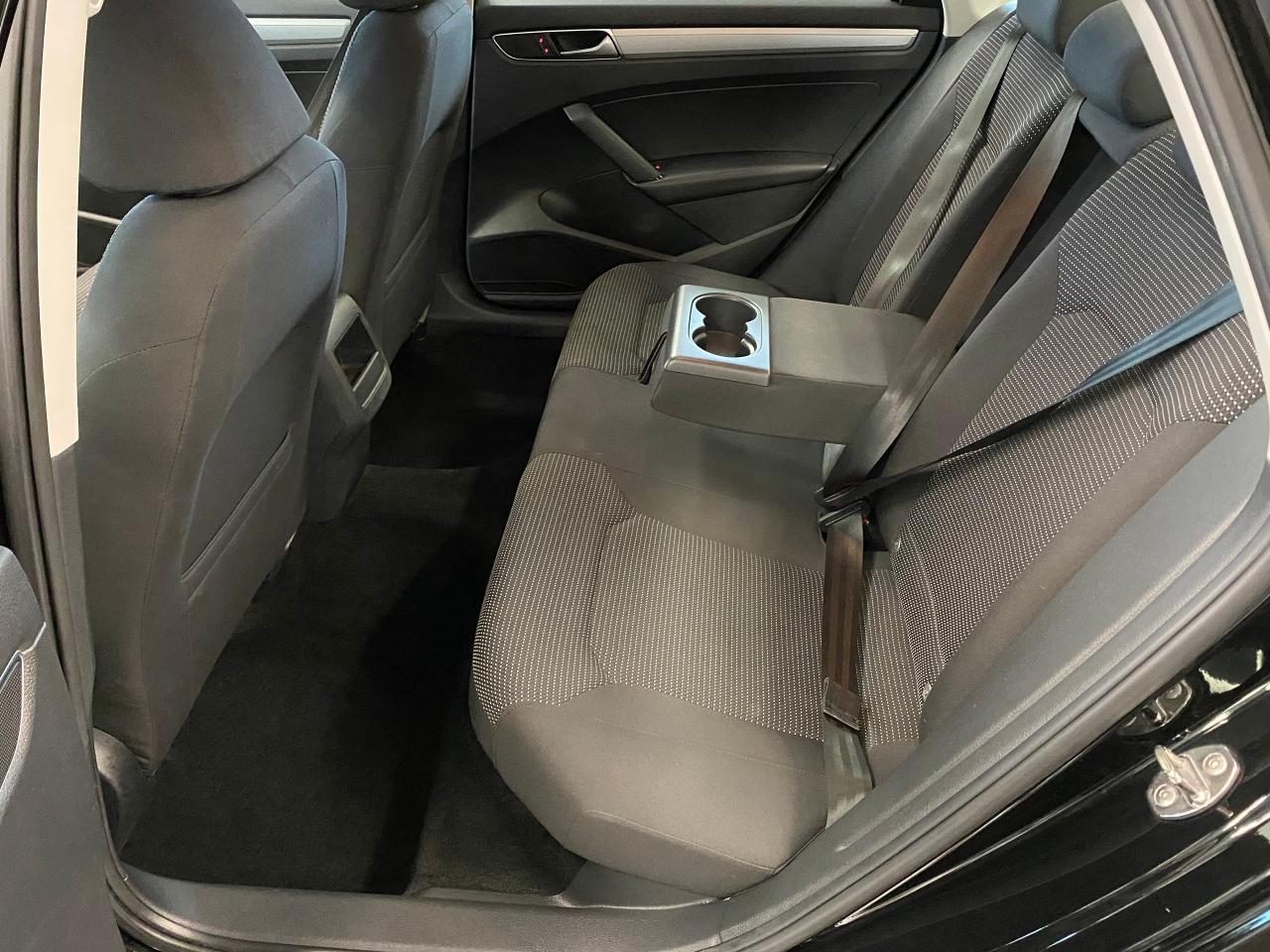 2016 Volkswagen Passat Trendline+Camera+ApplePlay+CLEAN CARFAX Photo23
