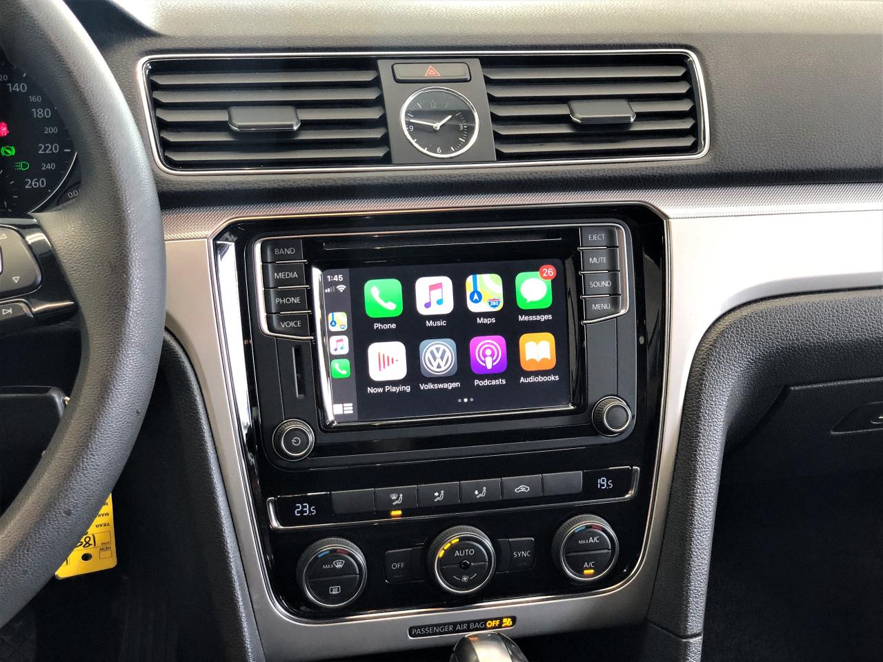 2016 Volkswagen Passat Trendline+Camera+ApplePlay+CLEAN CARFAX Photo9