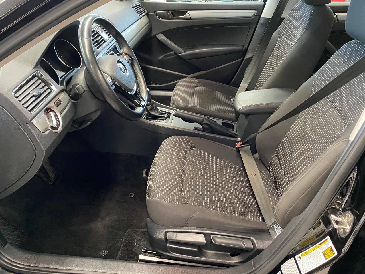 2016 Volkswagen Passat Trendline+Camera+ApplePlay+CLEAN CARFAX Photo18