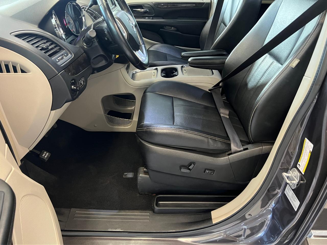 2015 Dodge Grand Caravan PENDING!Crew Plus+DVDs+PowerDoors+Camera+ - Photo #21