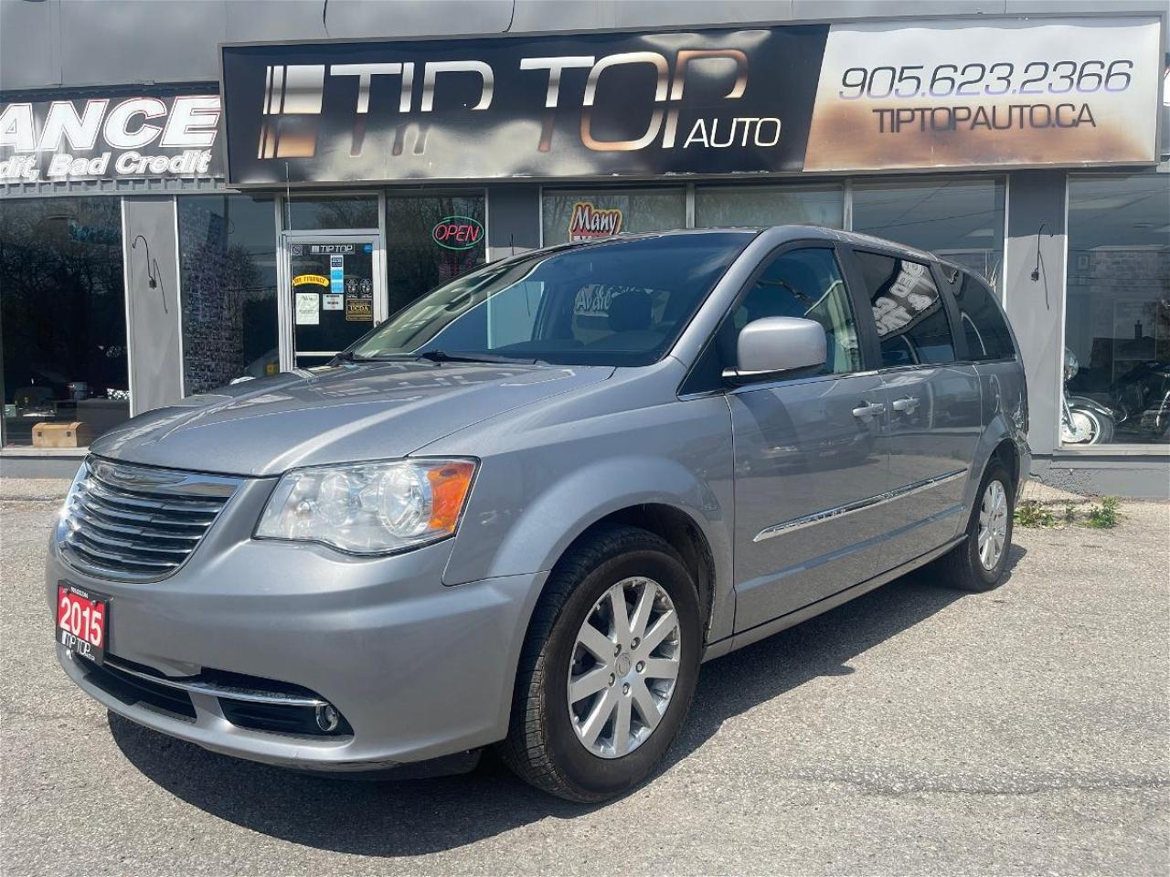 Used 2015 Chrysler Town & Country TOURING for sale in Bowmanville, ON