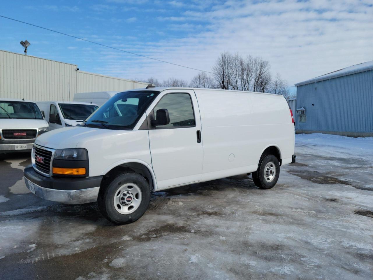 2021 GMC Savana 10' - Photo #1