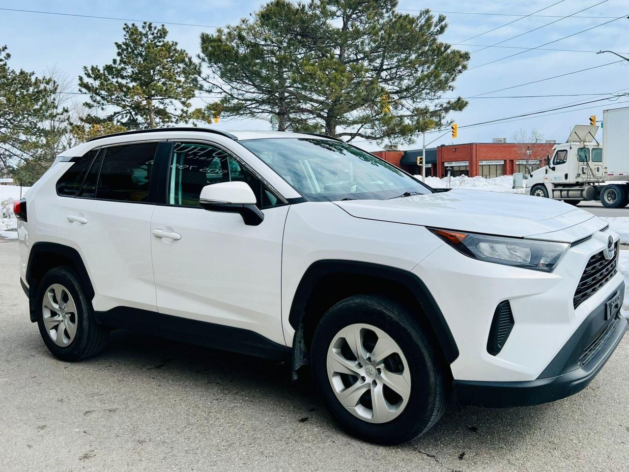 2021 Toyota RAV4 LE Photo2