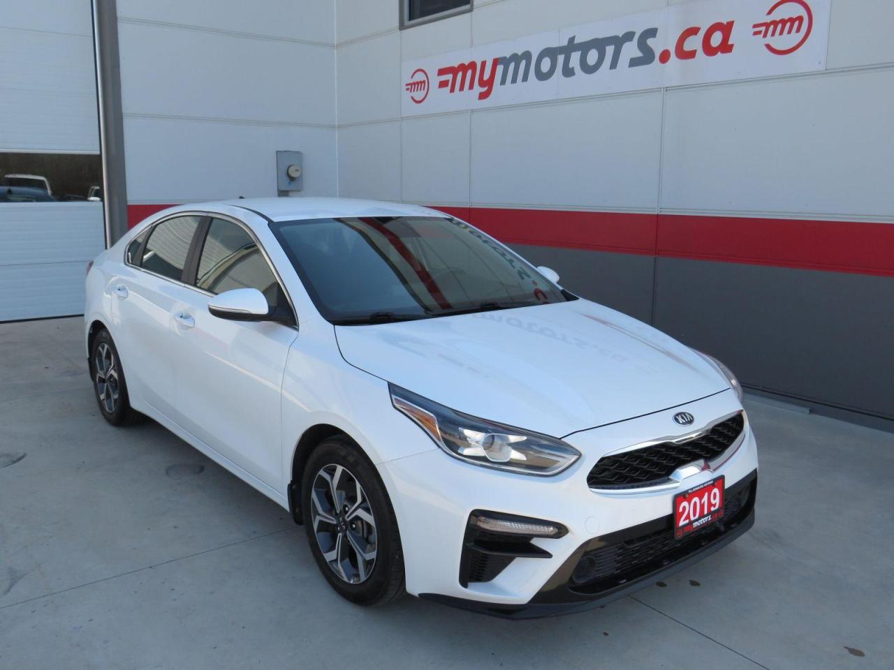 Used 2019 Kia Forte EX  (**NO REPORTED ACCIDENTS** ALLOY WHEELS**BLIND SPOT MONITORING** LANE DEPARTURE ALERT**HEATED SEATS** HEATED STEERING WHEEL**AUTO HEADLIGHTS**APPLE/ANDROID CARPLAY**BACKUP CAMERA**WIRELESS PHONE CHARGER** USB/AUX**) for sale in Tillsonburg, ON