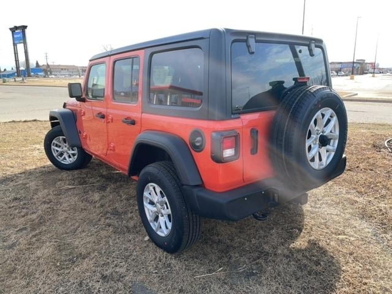 2023 Jeep Wrangler 4-Door Sport S Photo4
