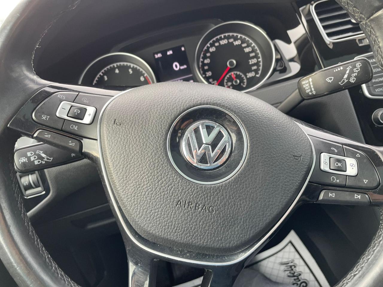 2017 Volkswagen Golf 5dr HB Auto 1.8 TSI Highline NAV ROOF REMOTE START Photo4