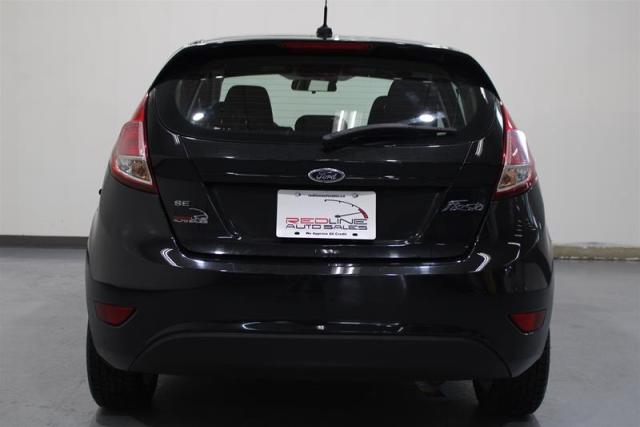 2015 Ford Fiesta (5) SE