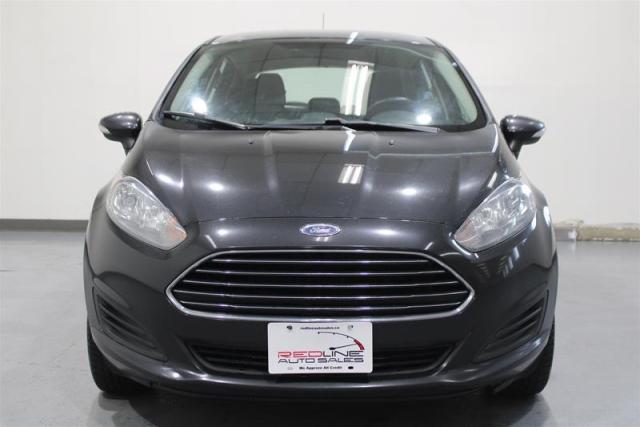 2015 Ford Fiesta (5) SE