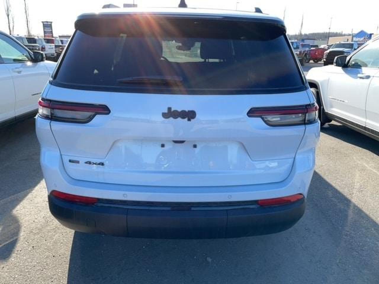 2023 Jeep Grand Cherokee L Altitude Photo4