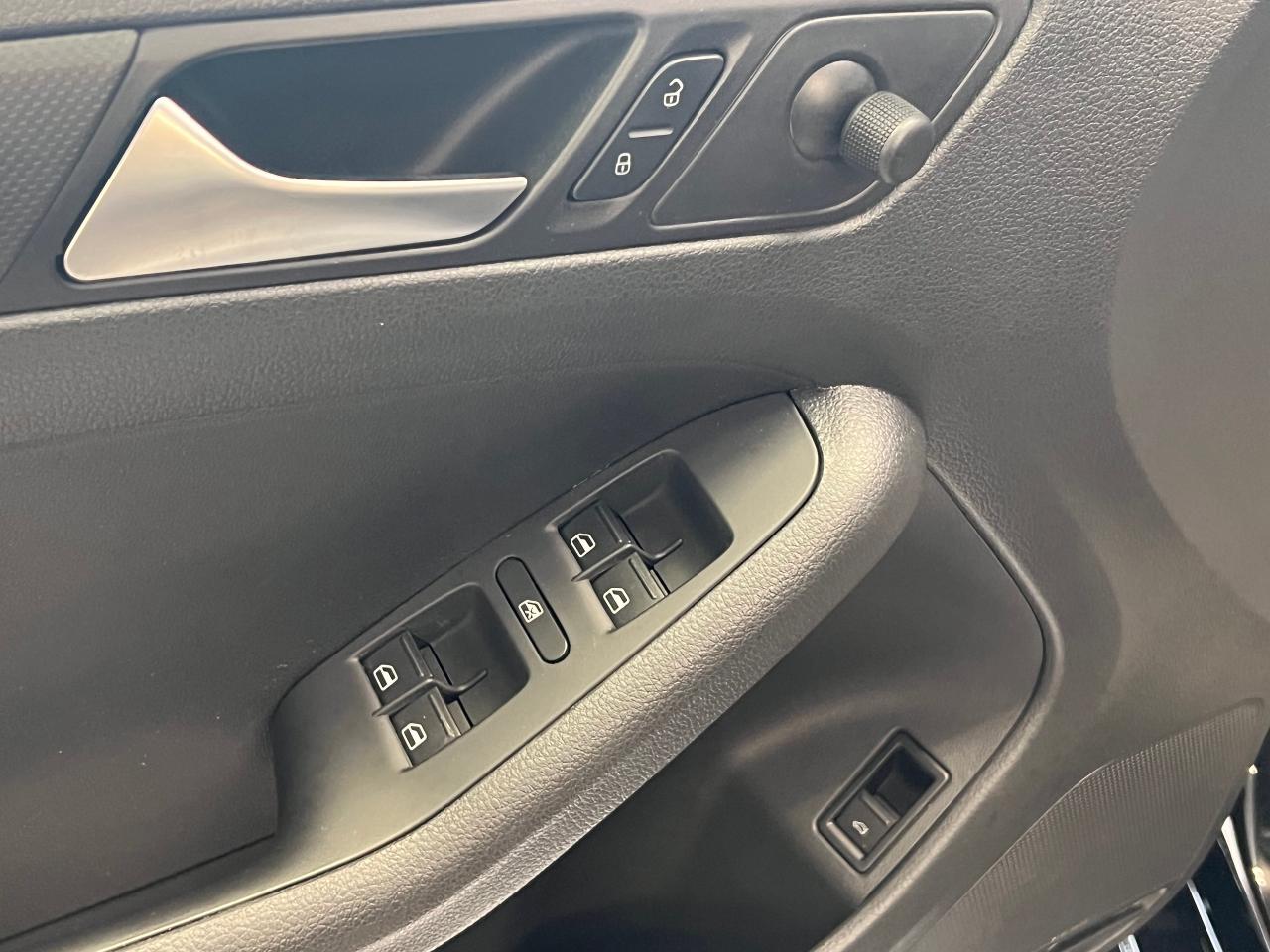2013 Volkswagen Jetta Trendline+Heated Seats+A/C+Cruise+CLEAN CARFAX - Photo #29