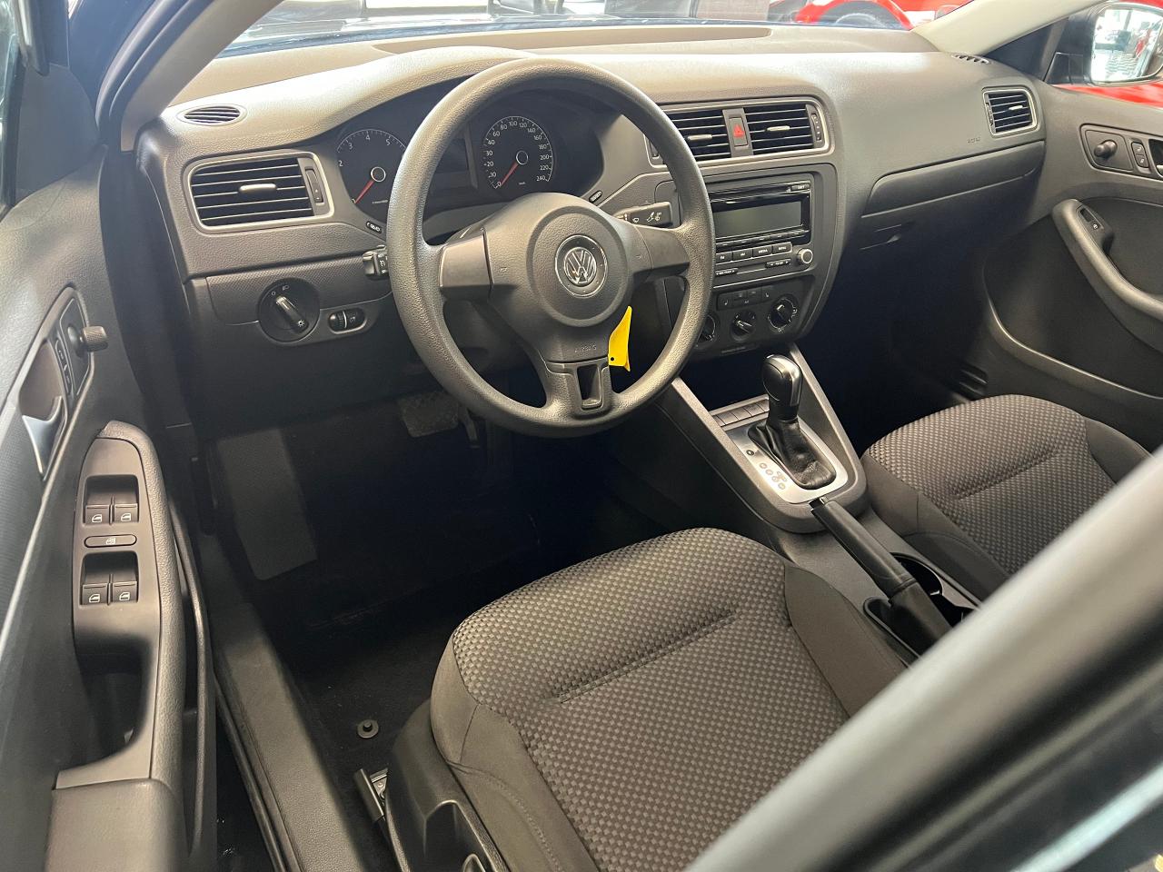 2013 Volkswagen Jetta Trendline+Heated Seats+A/C+Cruise+CLEAN CARFAX - Photo #17